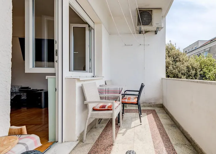 Lägenhet Oggy Balcony Split