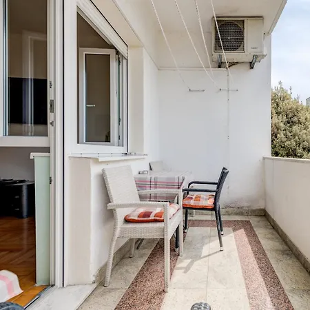 Apartment Oggy Balcony Split