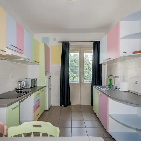 Oggy Balcony Apartment *