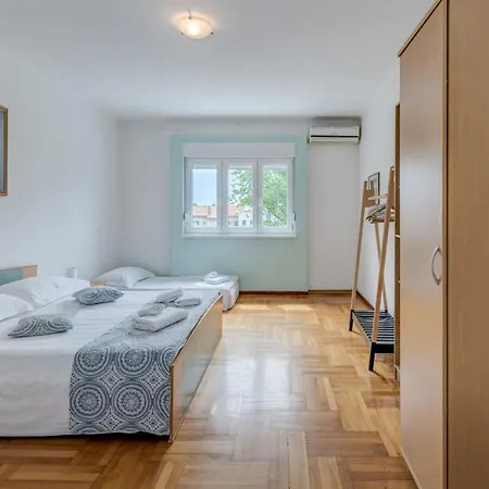 Oggy Balcony Apartment *